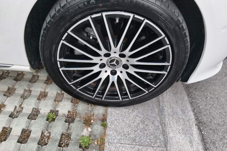 Used Mercedes-Benz C-Class 2022 C 260 L Right Front Wheel Hub