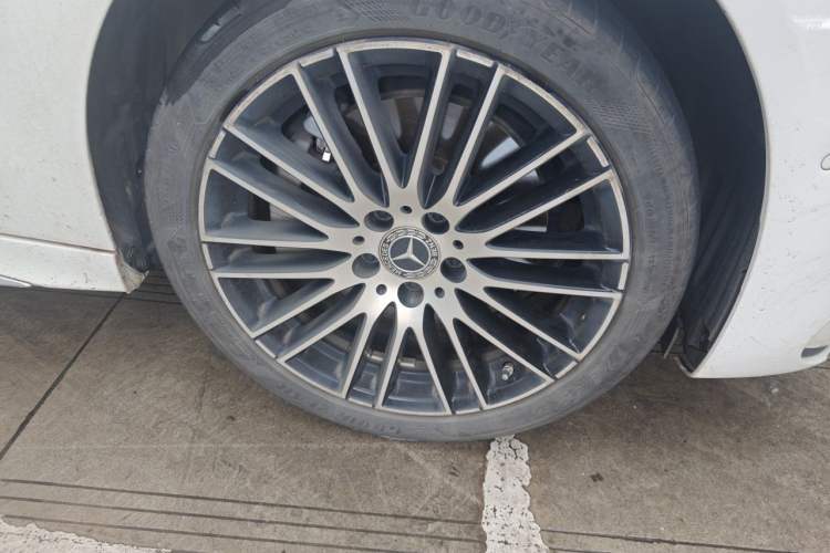 Used Mercedes-Benz C-Class 2022 C 260 L Sport Edition Right Front Wheel Hub