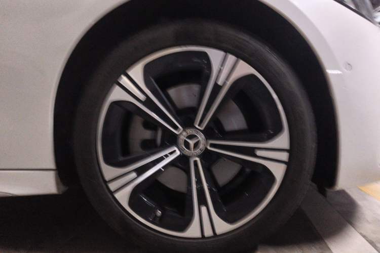 Used Mercedes-Benz C-Class 2022 Revised C 260 L Starry Night Sport Edition Right Front Wheel Hub
