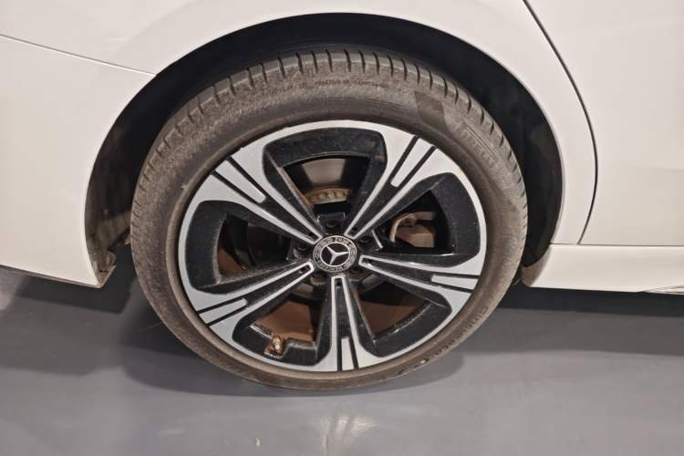 Used Mercedes-Benz C-Class 2022 Revised C 260 L Starry Night Sport Edition Right Rear Wheel Hub