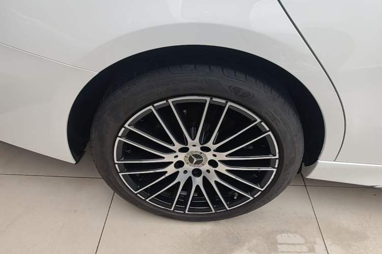 Used Mercedes-Benz C-Class 2022 Restyled C 260 L Sport Edition Right Rear Wheel Hub