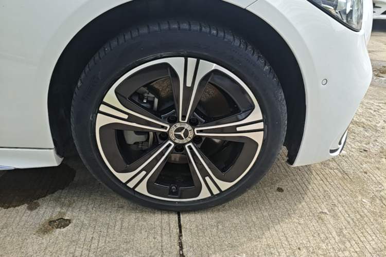 Used Mercedes-Benz C-Class 2022 Revised C 260 L Starry Night Sport Edition Right Rear Wheel Hub