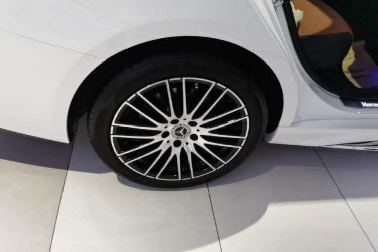 Used Mercedes-Benz C-Class 2022 Restyled C 260 L Sport Edition Right Rear Wheel Hub