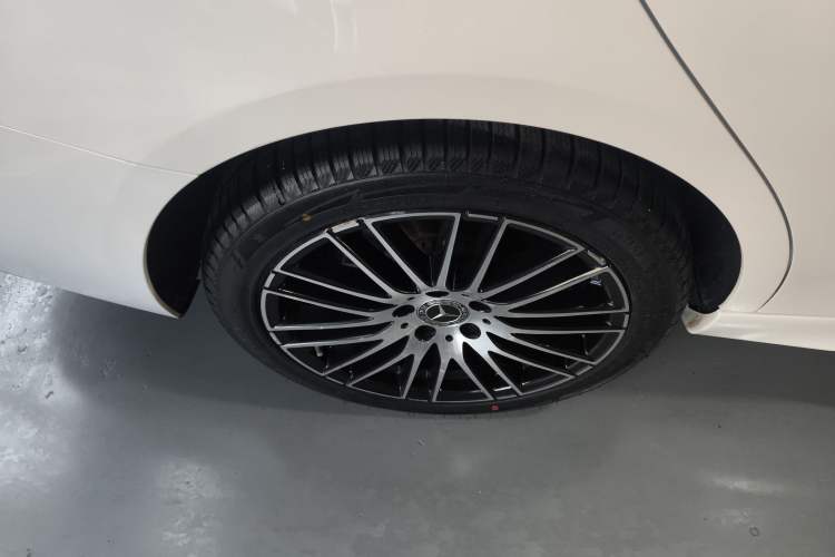 Used Mercedes-Benz C-Class 2022 Restyled C 260 L Sport Edition Right Rear Wheel Hub