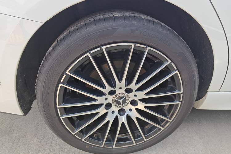 Used Mercedes-Benz C-Class 2022 Restyled C 260 L Sport Edition Right Rear Wheel Hub