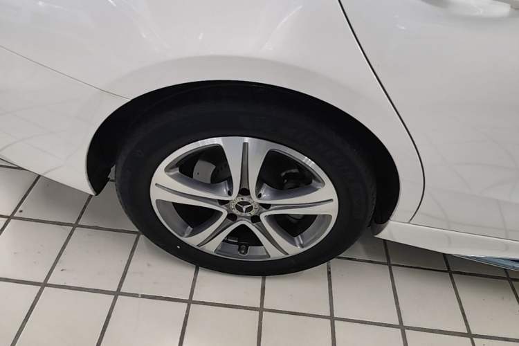 Used Mercedes-Benz C-Class 2022 Restyled C 200 L Sport Edition Right Rear Wheel Hub