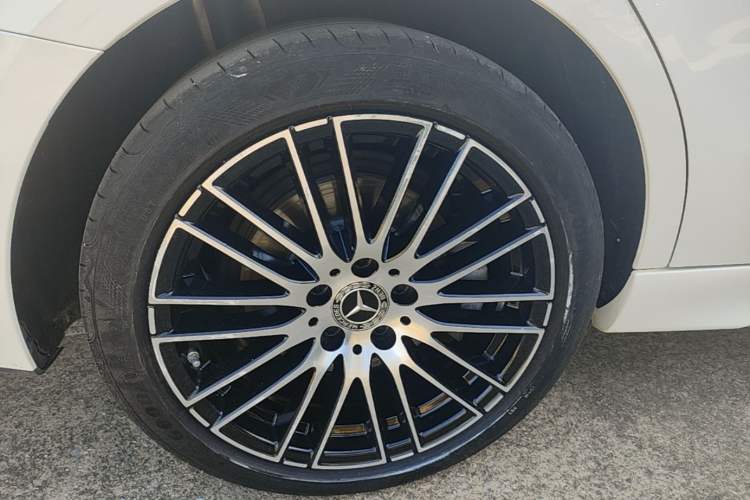 Used Mercedes-Benz C-Class 2022 Restyled C 260 L Sport Edition Right Rear Wheel Hub
