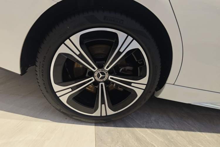 Used Mercedes-Benz C-Class 2022 Revised C 260 L Starry Night Sport Edition Right Rear Wheel Hub