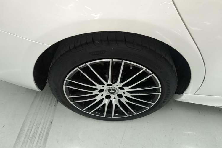 Used Mercedes-Benz C-Class 2022 Restyled C 260 L Sport Edition Right Rear Wheel Hub
