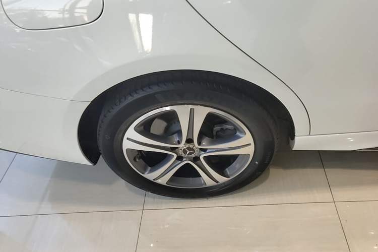 Used Mercedes-Benz C-Class 2022 Restyled C 200 L Sport Edition Right Rear Wheel Hub
