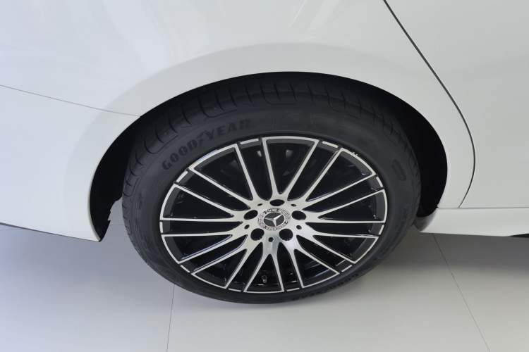 Used Mercedes-Benz C-Class 2022 Restyled C 260 L Sport Edition Right Rear Wheel Hub