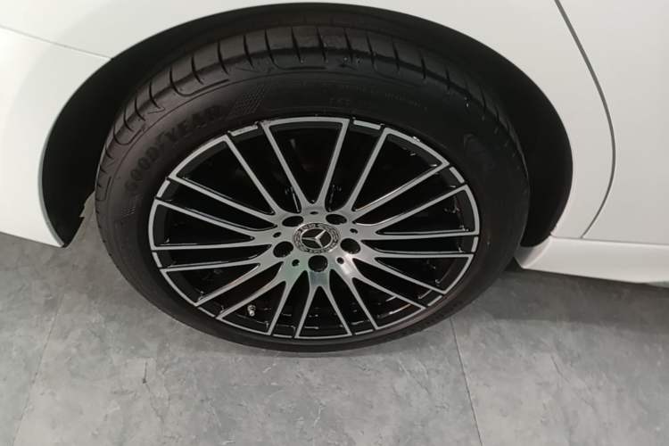 Used Mercedes-Benz C-Class 2022 Restyled C 260 L Sport Edition Right Rear Wheel Hub