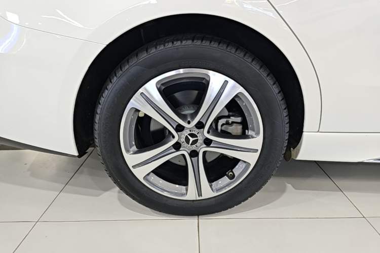 Used Mercedes-Benz C-Class 2022 C 200 L Sport Edition Right Rear Wheel Hub
