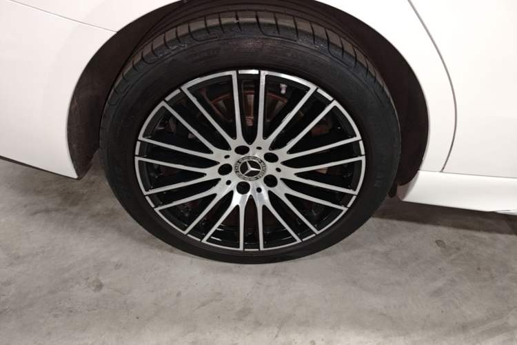 Used Mercedes-Benz C-Class 2022 Restyled C 260 L Sport Edition Right Rear Wheel Hub