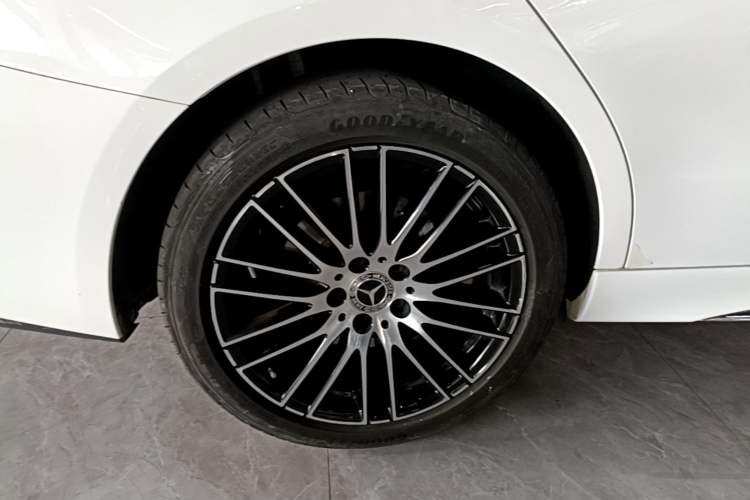 Used Mercedes-Benz C-Class 2022 Restyled C 260 L Sport Edition Right Rear Wheel Hub