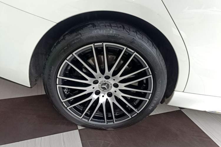 Used Mercedes-Benz C-Class 2022 Restyled C 260 L Sport Edition Right Rear Wheel Hub
