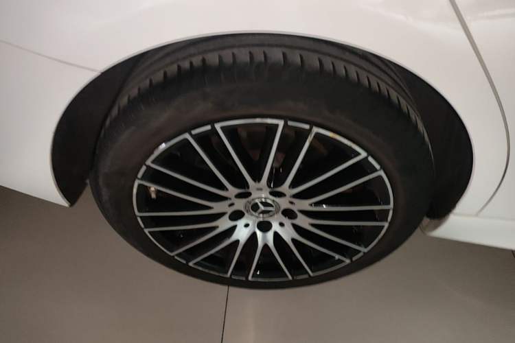 Used Mercedes-Benz C-Class 2022 Restyled C 260 L Sport Edition Right Rear Wheel Hub