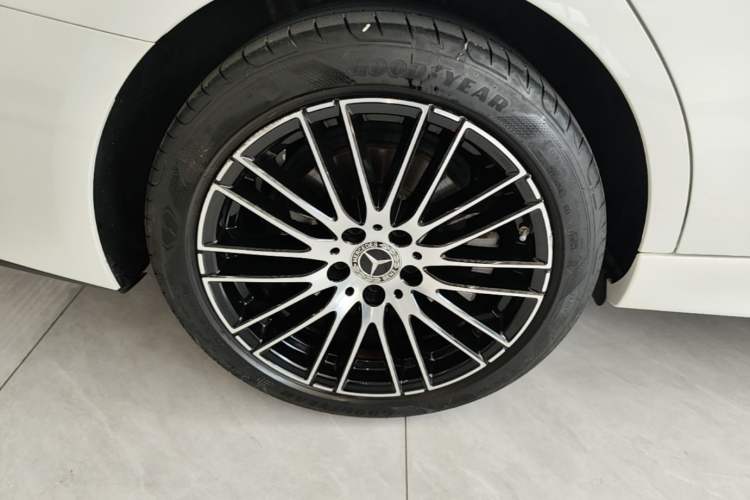 Used Mercedes-Benz C-Class 2022 Restyled C 260 L Sport Edition Right Rear Wheel Hub
