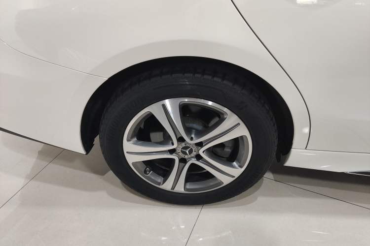 Used Mercedes-Benz C-Class 2022 C 200 L Sport Edition Right Rear Wheel Hub