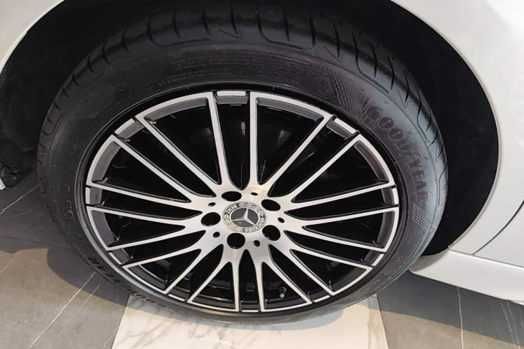 Used Mercedes-Benz C-Class 2022 C 260 L Sport Edition Right Rear Wheel Hub