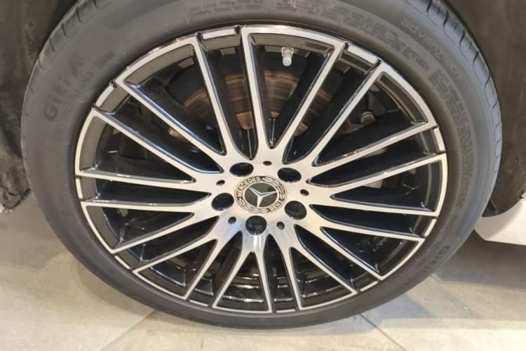 Used Mercedes-Benz C-Class 2022 Restyled C 260 L Sport Edition Right Rear Wheel Hub