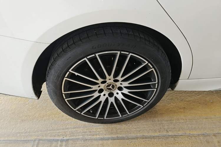 Used Mercedes-Benz C-Class 2022 Restyled C 260 L Sport Edition Right Rear Wheel Hub
