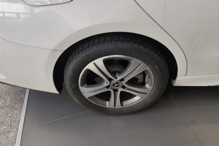 Used Mercedes-Benz C-Class 2022 Restyled C 200 L Sport Edition Right Rear Wheel Hub