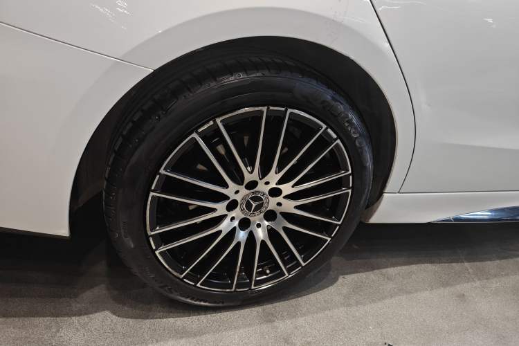 Used Mercedes-Benz C-Class 2022 Restyled C 260 L Sport Edition Right Rear Wheel Hub