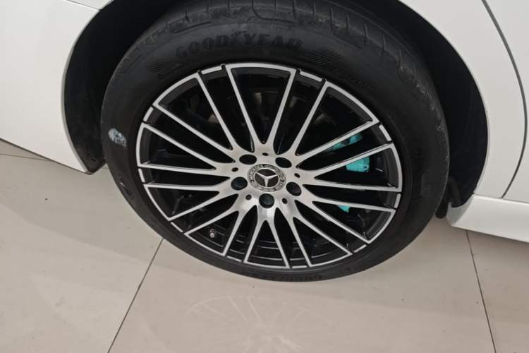 Used Mercedes-Benz C-Class 2022 Restyled C 260 L Sport Edition Right Rear Wheel Hub