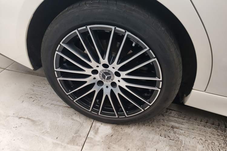 Used Mercedes-Benz C-Class 2022 Restyled C 260 L Sport Edition Right Rear Wheel Hub