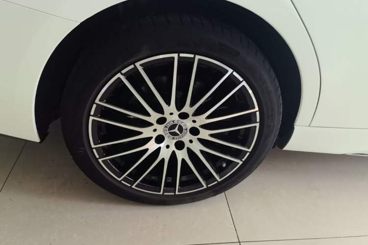Used Mercedes-Benz C-Class 2022 Restyled C 260 L Sport Edition Right Rear Wheel Hub