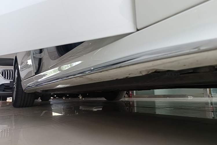 Used Mercedes-Benz C-Class 2022 C 200 L Sport Edition Right Side Sill