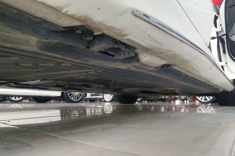 Used Mercedes-Benz C-Class 2022 Restyled C 260 L Sport Edition Right Side Sill