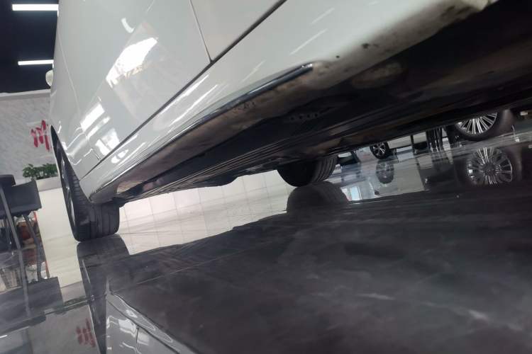 Used Mercedes-Benz C-Class 2022 C 200 L Sport Edition Right Side Sill