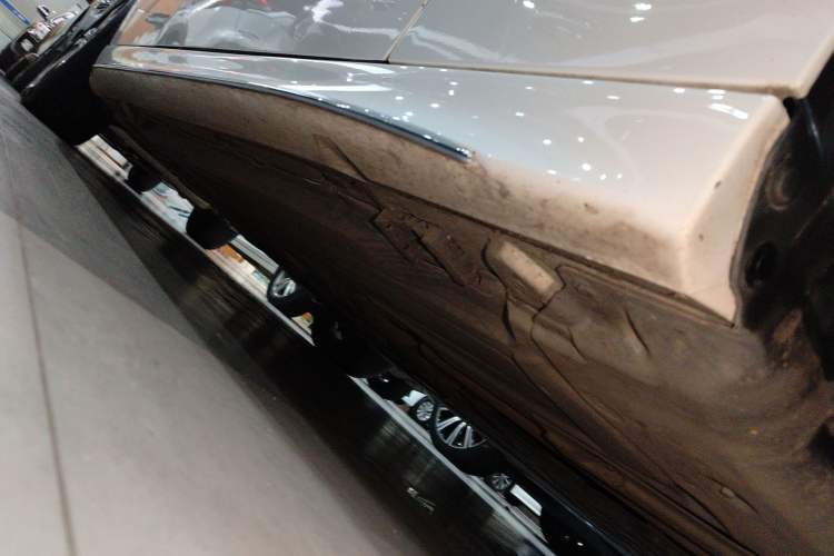 Used Mercedes-Benz C-Class 2022 C 200 L Sport Edition Right Side Sill