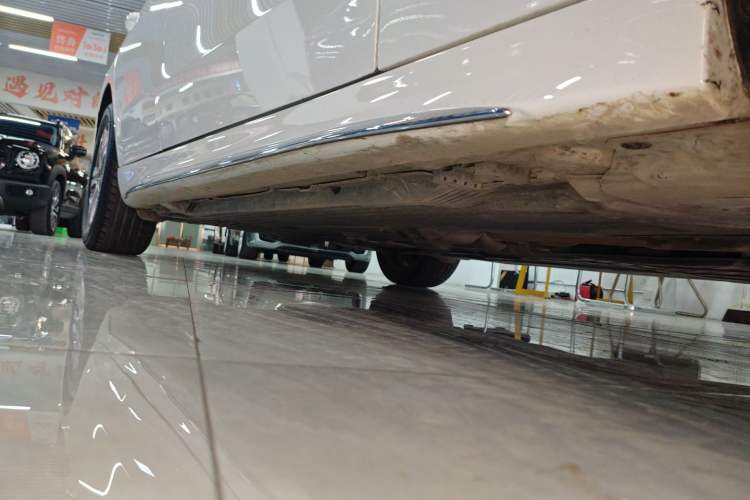 Used Mercedes-Benz C-Class 2022 C 200 L Sport Edition Right Side Sill