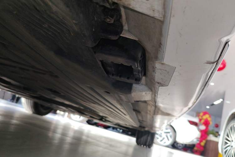 Used Mercedes-Benz C-Class 2022 Restyled C 260 L Sport Edition Right Side Sill