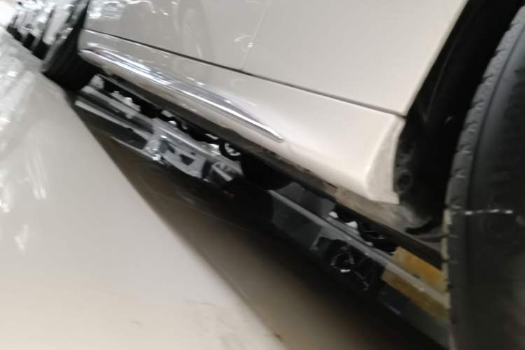 Used Mercedes-Benz C-Class 2022 C 200 L Sport Edition Right Side Sill
