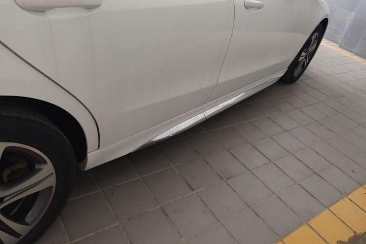 Used Mercedes-Benz C-Class 2022 C 200 L Sport Edition Right Side Sill