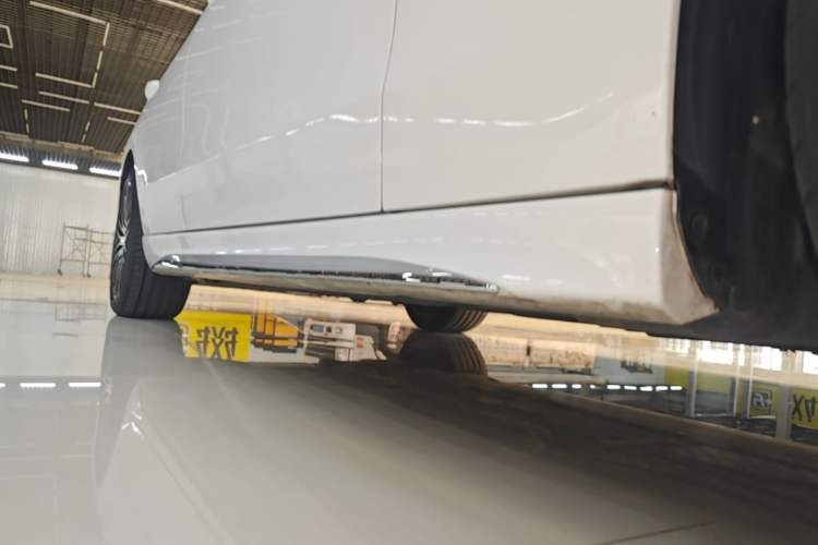 Used Mercedes-Benz C-Class 2022 Restyled C 260 L Sport Edition Right Side Sill