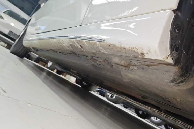 Used Mercedes-Benz C-Class 2022 C 200 L Sport Edition Right Side Sill
