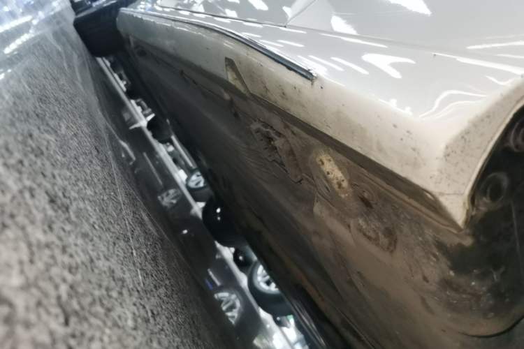 Used Mercedes-Benz C-Class 2022 C 200 L Sport Edition Right Side Sill