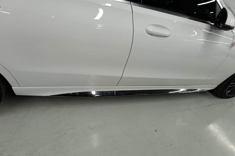 Used Mercedes-Benz C-Class 2022 Restyled C 260 L Sport Edition Right Side Sill