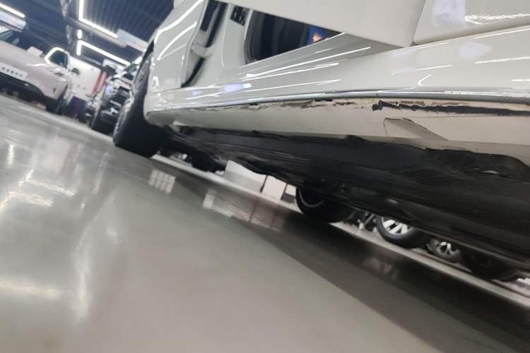 Used Mercedes-Benz C-Class 2022 C 260 L Sport Edition Right Side Sill