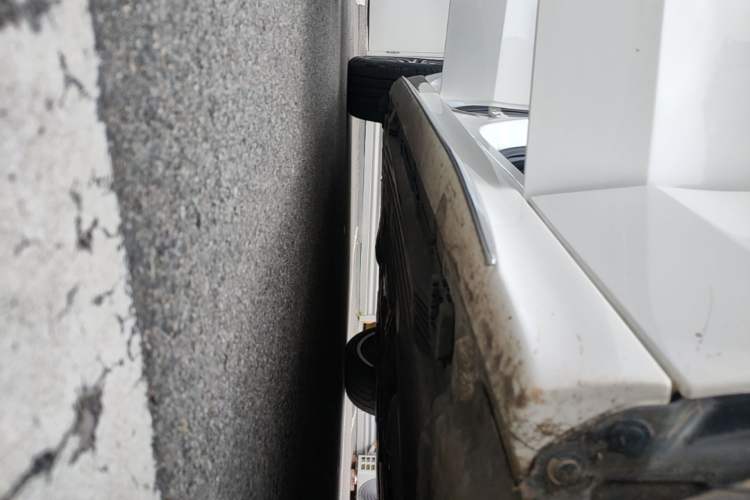 Used Mercedes-Benz C-Class 2022 C 260 L Sport Edition Right Side Sill