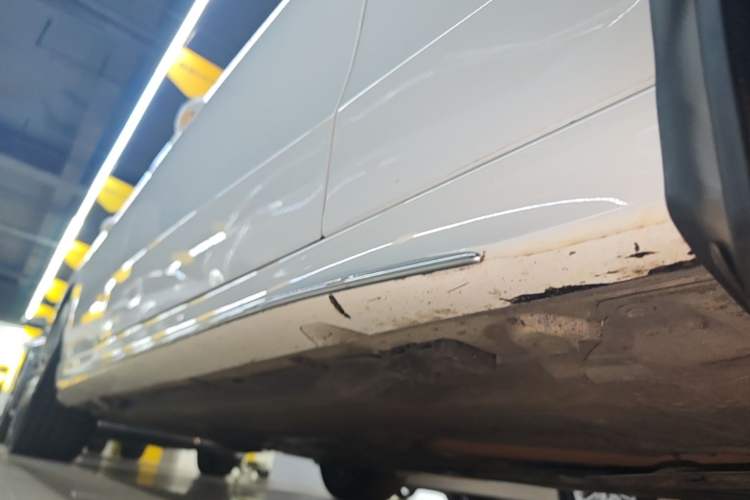 Used Mercedes-Benz C-Class 2022 C 260 L Sport Edition Right Side Sill