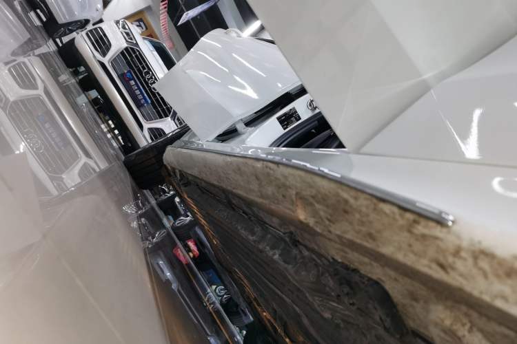 Used Mercedes-Benz C-Class 2022 Restyled C 200 L Sport Edition Right Side Sill