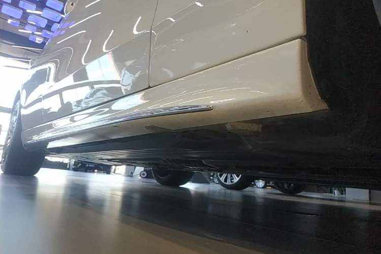 Used Mercedes-Benz C-Class 2022 C 260 L Sport Edition Right Side Sill