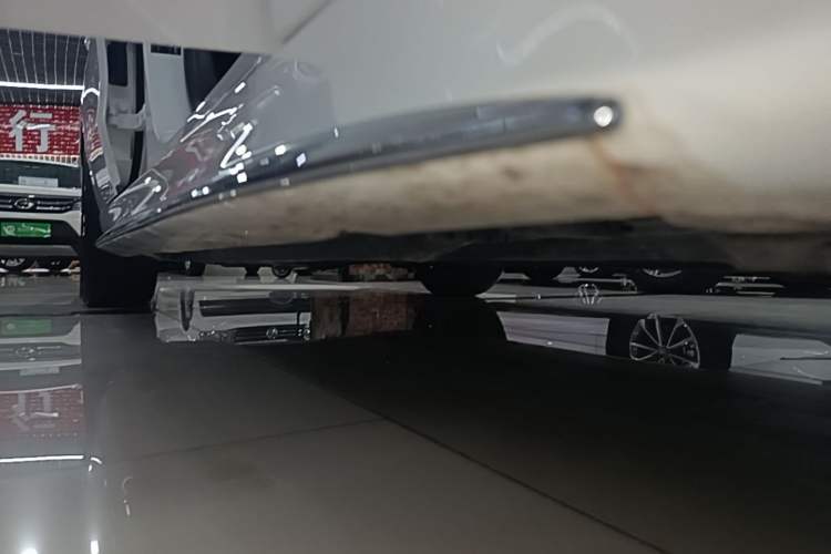 Used Mercedes-Benz C-Class 2022 Restyled C 200 L Sport Edition Right Side Sill