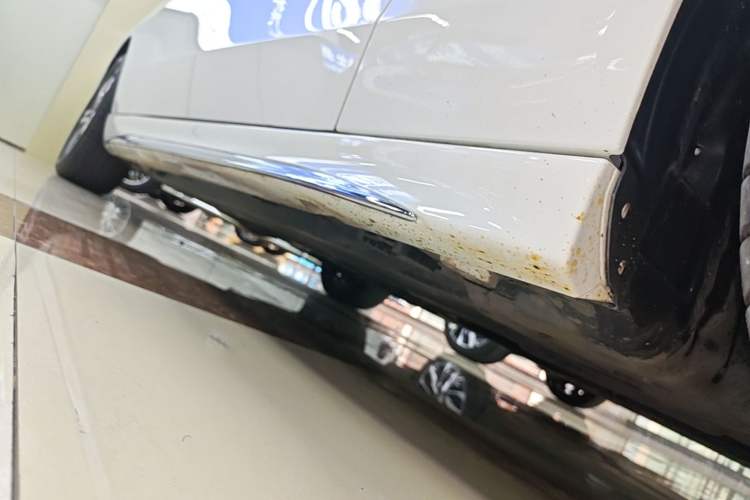Used Mercedes-Benz C-Class 2022 C 200 L Sport Edition Right Side Sill